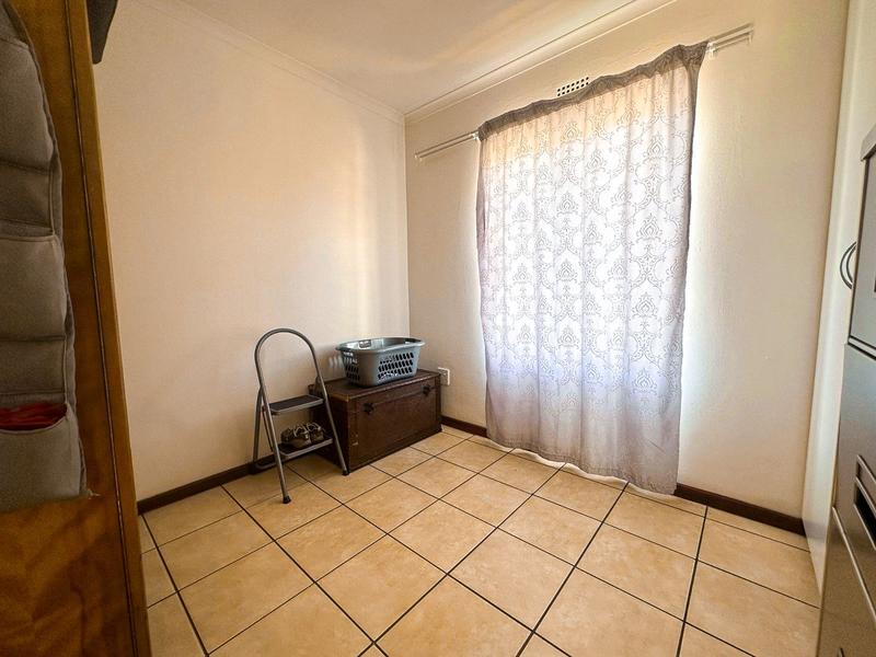 2 Bedroom Property for Sale in Oakglen Western Cape